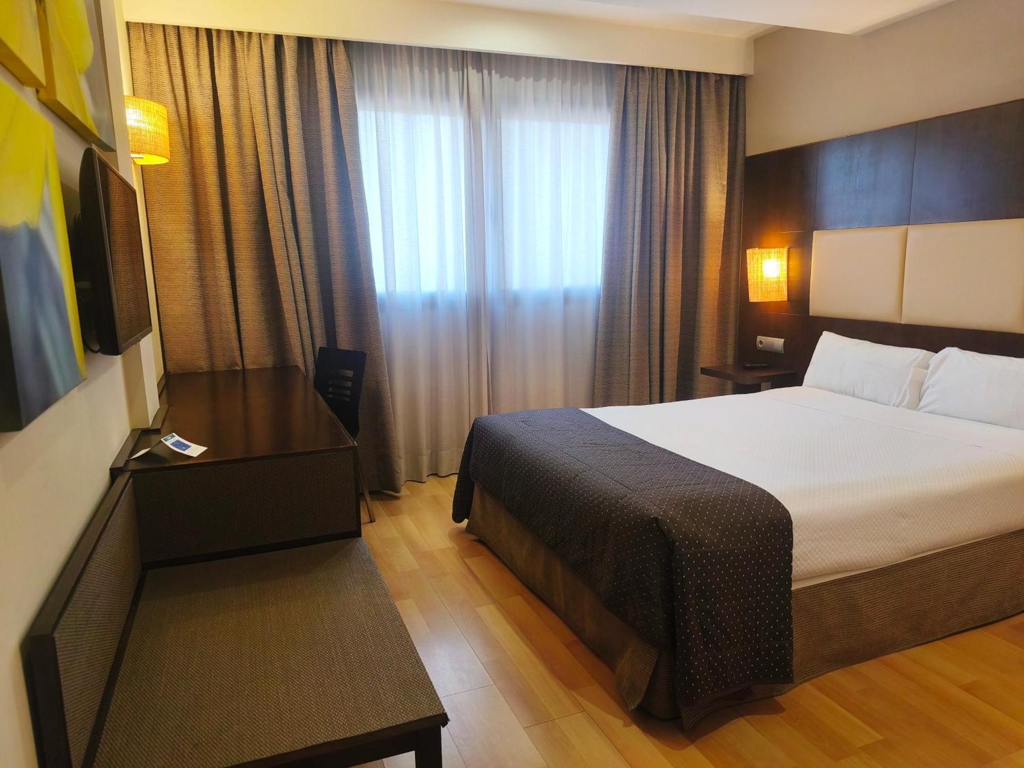 Hotel Sercotel Cuatro Postes Ávila Zewnętrze zdjęcie